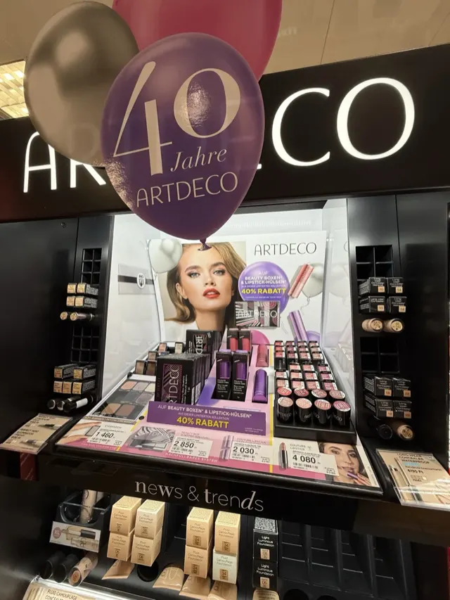 ARTDECO 40 éves jubileumi display kihelyezés az áruházban